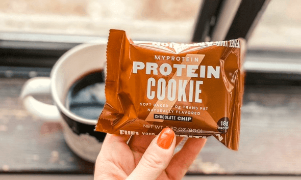 Protein cookie with black coffee