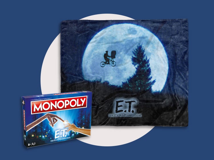 Embark on an extra-terrestrial adventure with our E.T. Bundle! Get an E.T. Monopoly & Fleece blanket for just £14.99!