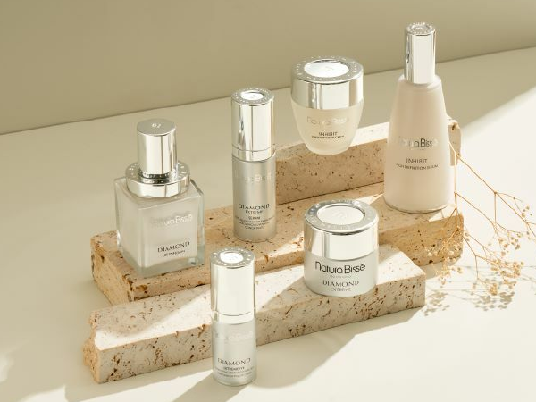 INHIBIT. The skincare complement and alternative to medical-aesthetic procedures.