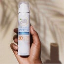 Spray de Proteção Solar em Creme para Hidratação Sensível do Rosto com FPS 50 Ambre Solaire da Garnier 75 ml