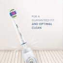 Oral-B 3D White Toothbrush Head with CleanMaximiser Technology, Pack of 4 Counts