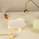 Los Objetos Decorativos Seashell Plate - White
