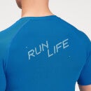 Męski T-shirt treningowy z krótkim rękawem z kolekcji MP Graphic Running – True Blue - XXS