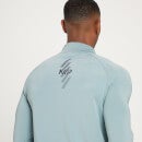 Pánske športové tričko MP Linear Mark s grafickou potlačou a štvrtinovým zipsom – svetlomodré