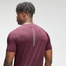 T-shirt à manches courtes à imprimé répétitif MP Mark Graphic Training pour hommes – Bordeaux