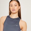 Camiseta sin mangas con espalda nadadora de entrenamiento y detalle gráfico Linear Mark para mujer de MP - Grafito - XS