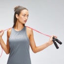 Camiseta de tirantes de entrenamiento con espalda nadadora y gráfico repetido para mujer de MP - Gris carbón