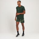 Męski T-shirt z krótkimi rękawami z nadrukiem camo z kolekcji MP Adapt – ciemna zieleń - XS