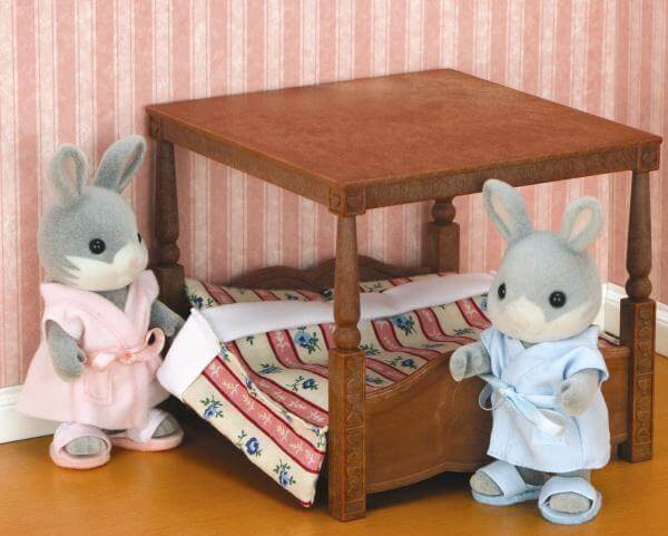Sylvanian Family: Luxury four poster bed