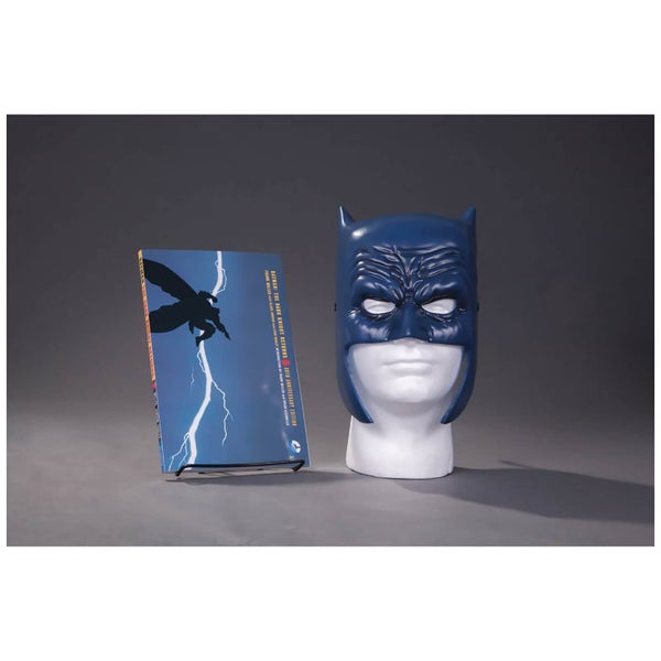 DC Comics - Batman Dark Knight Returns Ensemble livre et masque