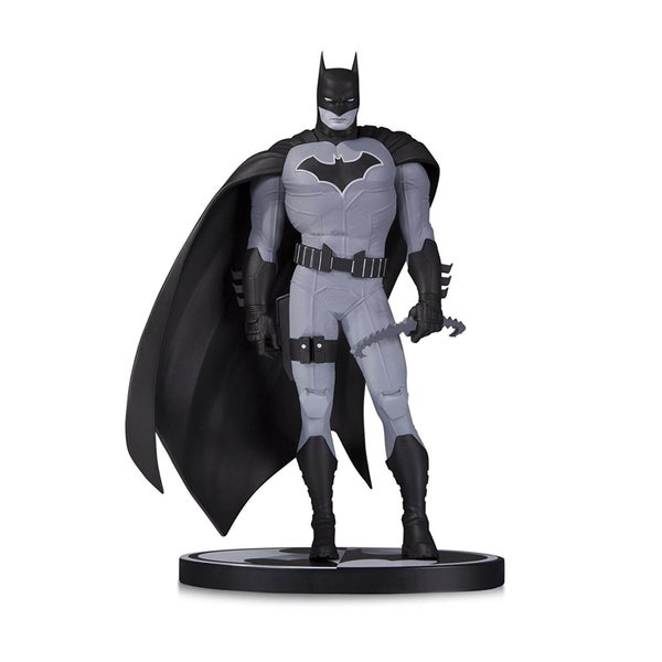 DC Collectibles DC Comics Batman Figur in Schwarz und Weiß von John Romita Jr.