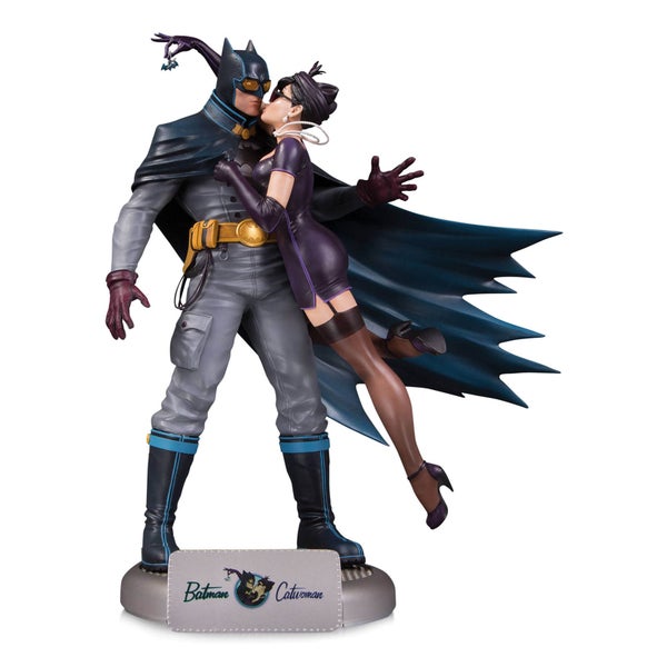 DC Collectibles DC Comics Bombshells Batman and Catwoman Statue