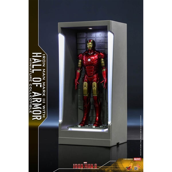 Hot Toys Movie Masterpiece Compact - Miniatuur Figuur: Iron Man 3 - Iron Man Mark 3 (met Hall of Armor)