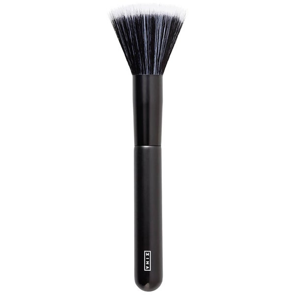 Кисть для тональной основы 3INA Makeup The Foundation Finish Brush