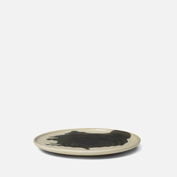 Ferm Living Omhu Plate - Small- Off white/charcoal