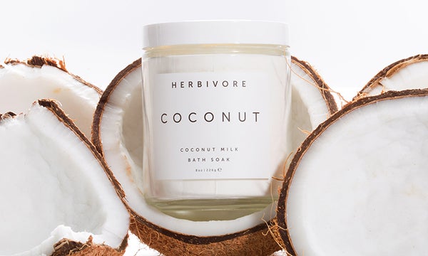 9 Reasons to Use Coconut Oil in Your Beauty Routine