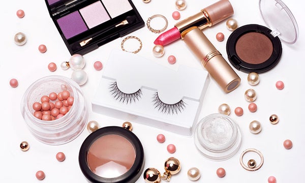 7 Dermatologist Tips for Applying Makeup on Acne-Prone Skin