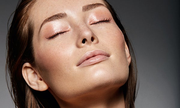 How to Achieve Dewy Skin Without Makeup (Even During Winter)