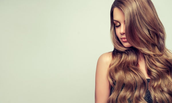 How To Get Shiny, Glossy Hair According To The Experts
