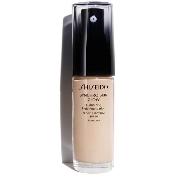 Base de maquillaje iluminadora Synchro Skin Glow de Shiseido 30 ml (Varios tonos)