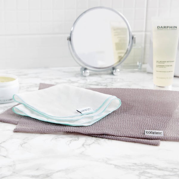 LOOKFANTASTIC Muslin Cleansing and Buffing Cloth Duo (Free Gift)