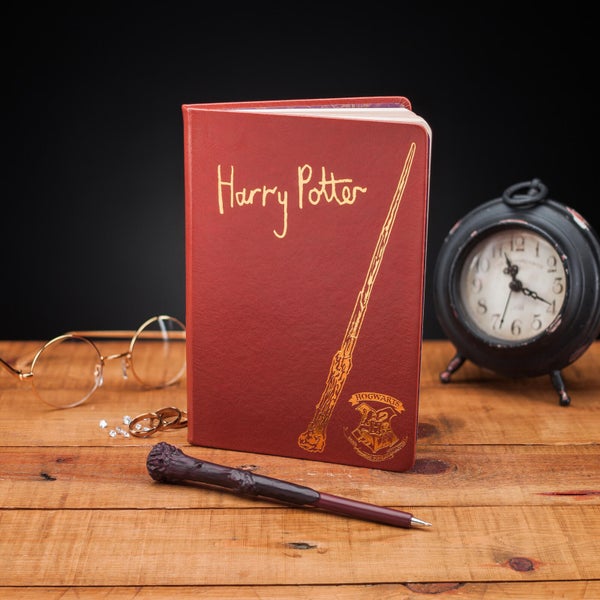 Harry Potter Notizbuch und Zauberstab als Stift