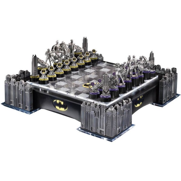 DC Comics Batman Pewter Tinnen schaakspel met oplichtend Bat signaal