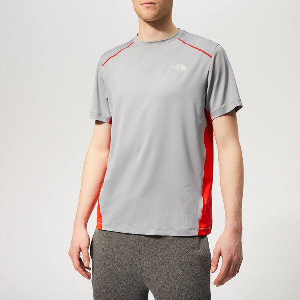 The North Face Men's Apex Short Sleeve T-Shirt - Mid Grey/Fiery Red
