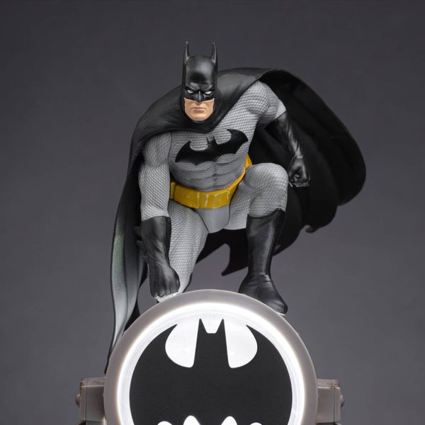 Batman Figurine Projection Light Traditional Gifts Zavvi UK