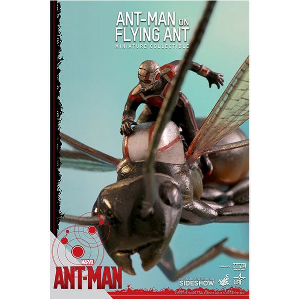 Figurine Ant-Man Volant sur une Fourmi -Hot Toys Marvel