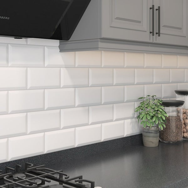 Metro Matt White Bevelled Ceramic Wall Tile 100 x 200mm Homebase