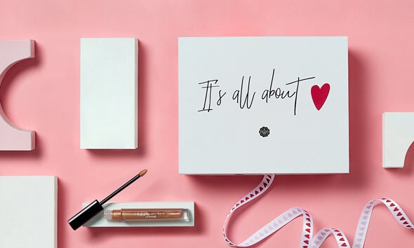 GLOSSYBOX It's all about love Edition