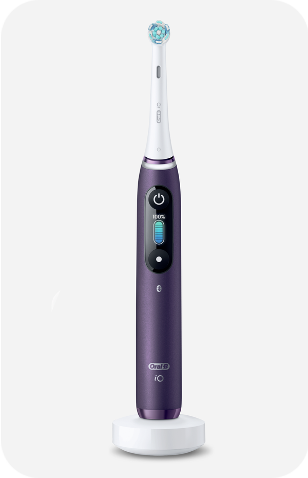 Oral-B  iO8™ Violet Electric Toothbrush with Travel Case