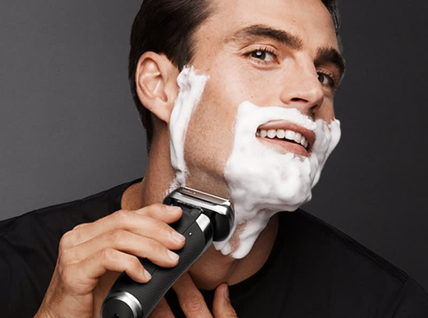 Braun - Get the best possible shave - man using Series 9 Pro to shave his foam covered face
