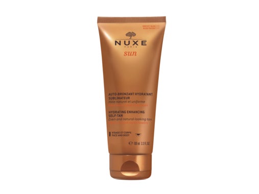 Illuminates the skin with a natural and even tan