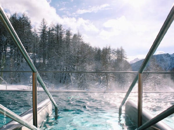Situé à 1860m d'altitude sur la frontière Italienne, le Spa NUXE Durancia est un havre de paix où vous profiterez des richesses d'une montagne préservée. Inspiré des ambiances thermales d'antan, le Spa est une réelle 