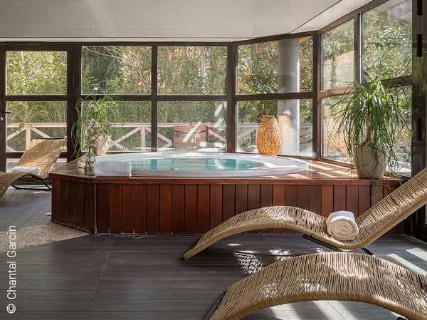 SPA NUXE GOLF HOTEL DE VALESCURE 55 avenue Paul l'Hermite - 83700 Saint Raphael. Tél. : +33 (0)4 94 52 85 00. http://www.valescure.najeti.fr/