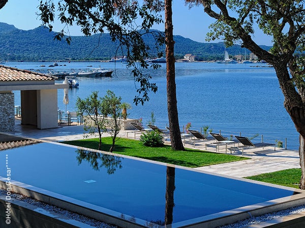 Rue Commandant Quilici - 20137 Porto-Vecchio<br> info@hoteldoncesar.com<br> Tél.: 04 95 76 09 09