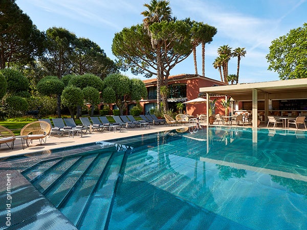 Avenue Charles Deperet, Rond Point Albert Donnezan - 66000 Perpignan spanuxe@villa-nuxe.com<br> Tél. : 04 68 56 66 90