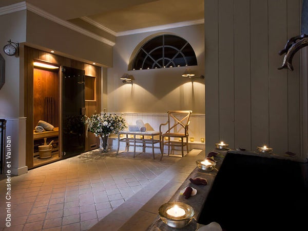 7, Rue du Lavoir - 21520 Courban spa@chateaudecourban.com<br> Tél.: 03 80 93 09 20