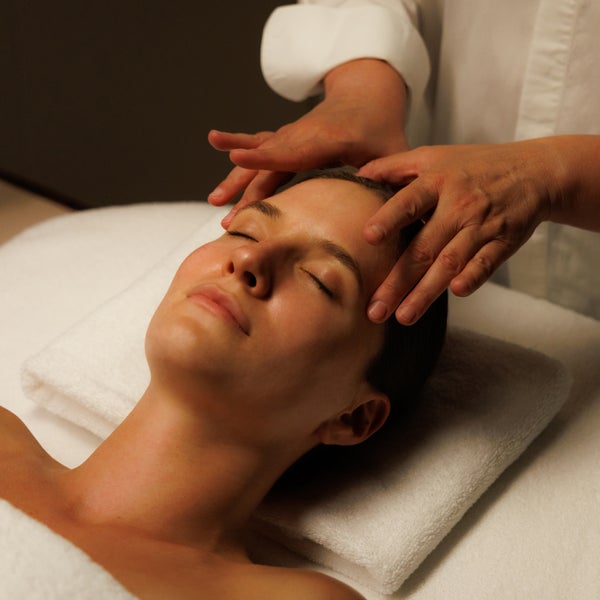 GOLD HYDRALIFTING FACIAL