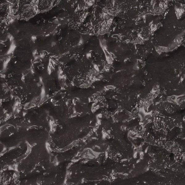 Hungarian Moor Mud, rich in minerals and acids, detoxifies and purifies skin.