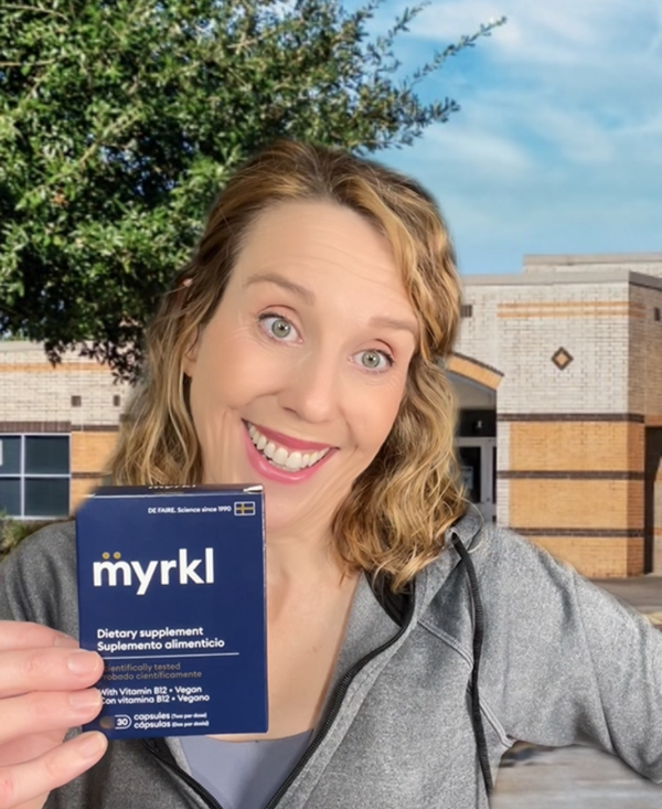 customer holding Myrkl sachet