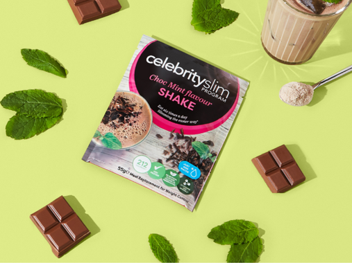 Celebrity Slim Choc Mint Flavour Milkshake surrounded by chocolate and mint on a green background