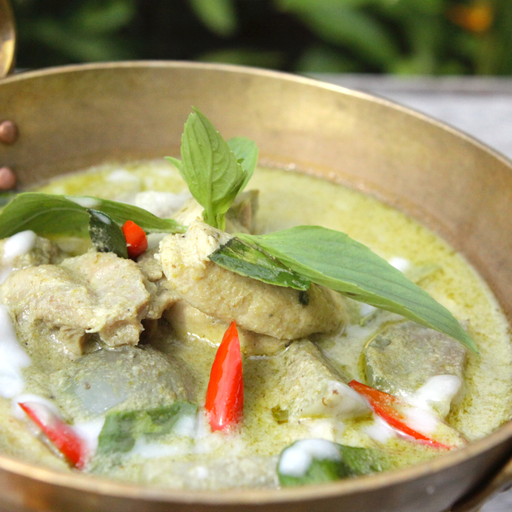 An image of Thai Green Chicken curry with brown rice