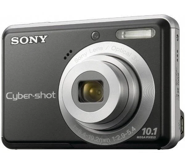 Sony Cyber-shot S930 Digital Camera. 10.1 Megapixel. 3 x optical zoom. 2.4 Inch LCD Screen - Black