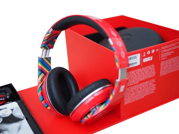 Beats by Dr. Dre Studio Noise Cancelling HD Coca Cola LTD Edition Headphones with Microphone - Grade A Refurb