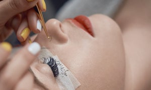What You Need to Know About Lash Extensions Before You Go Full Glam