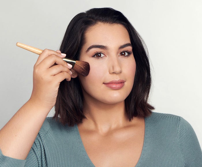 5 tips to wear makeup safely when you have acne