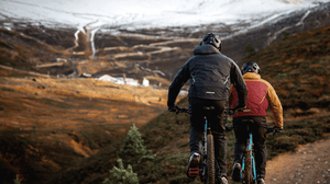 #ThinkWinter – Are You Carrying The Right Gear For Mountain Biking? – Endura Tips For Winter